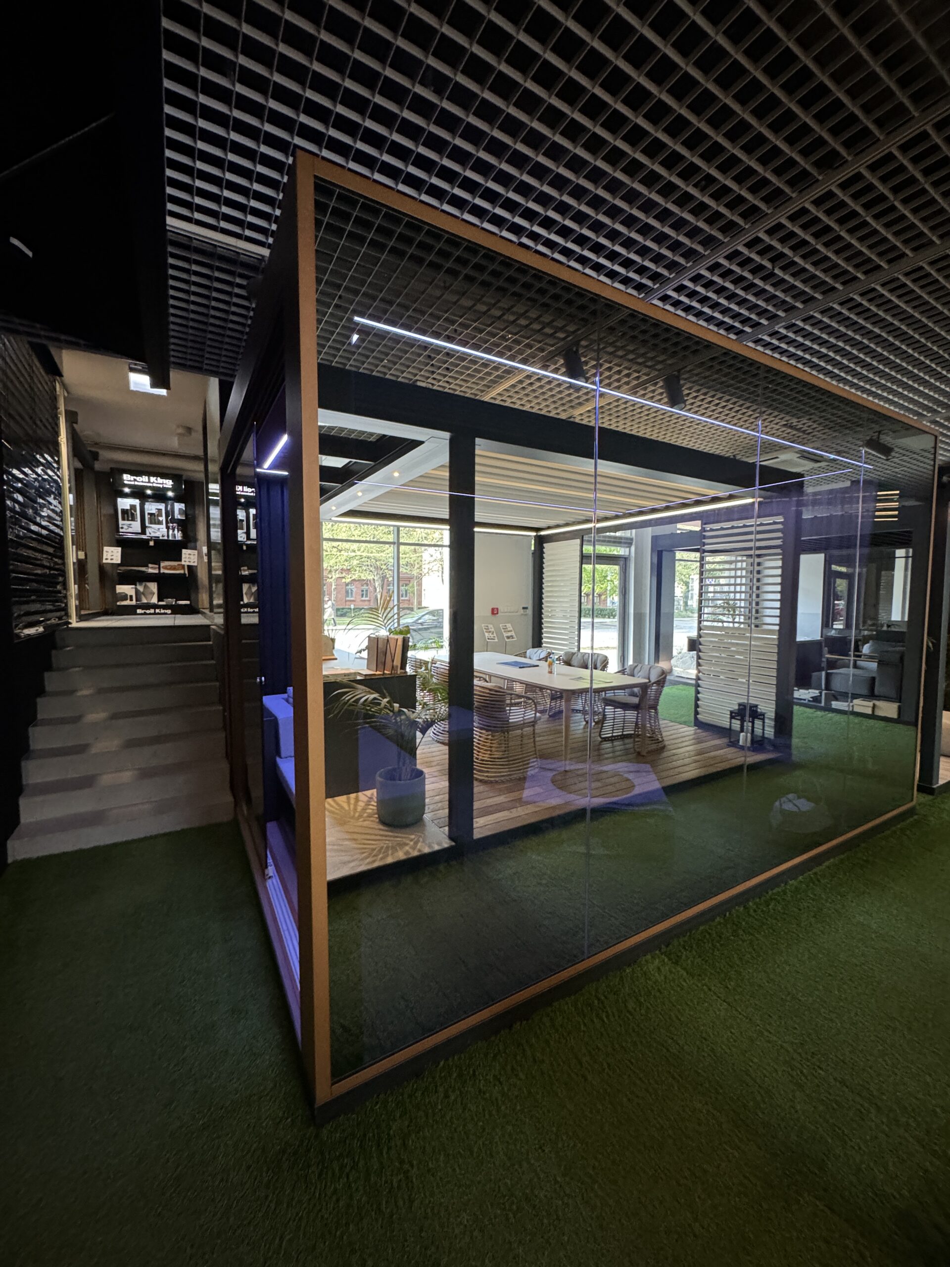 pergola bali 2 z ekspozycji z rozsuwanymi lamelami