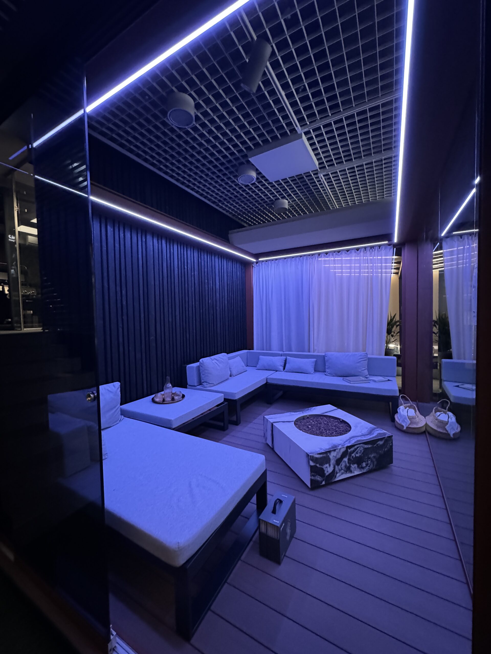 pergola bali 2 z ekspozycji z rozsuwanymi lamelami