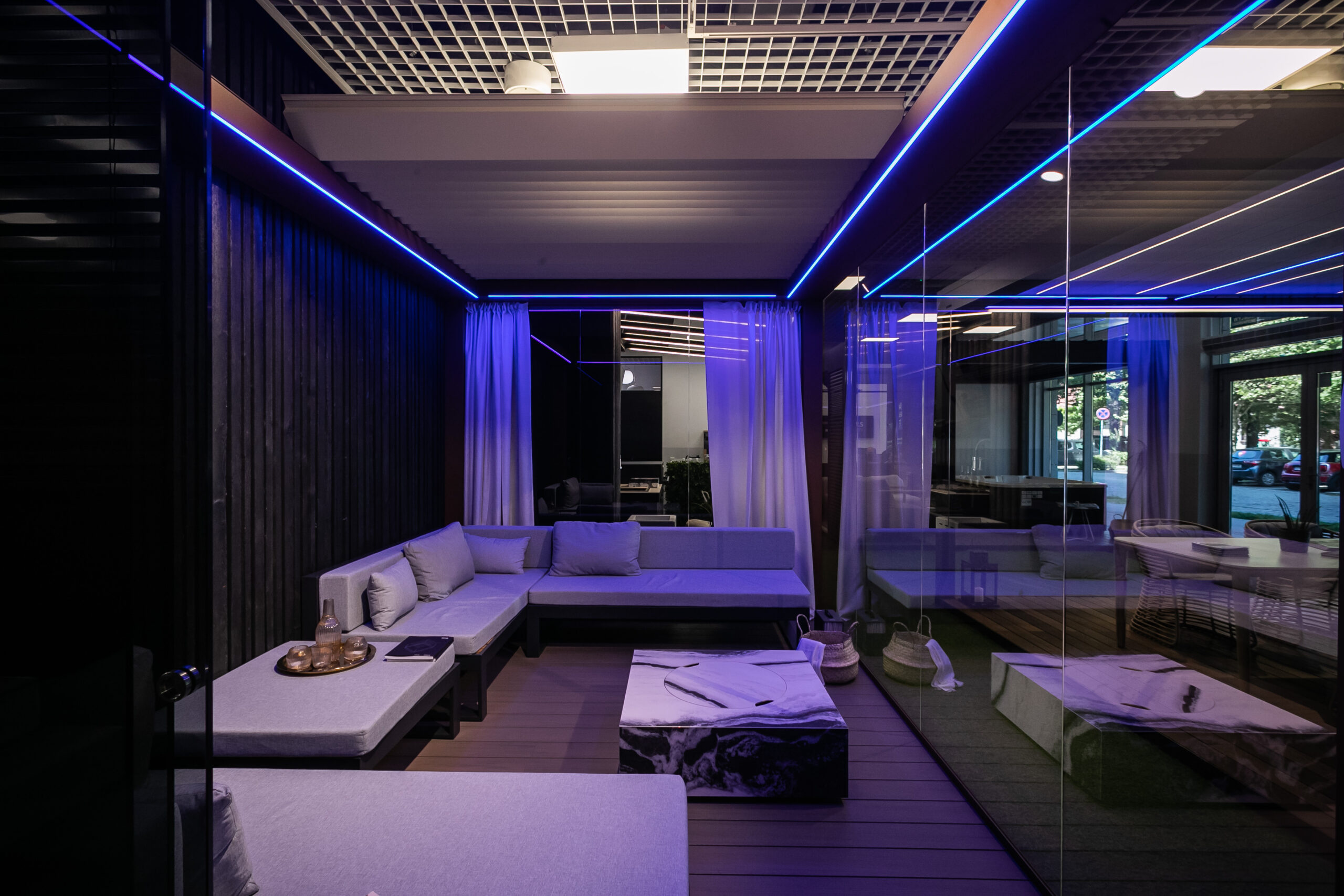 pergola bali 2 z ekspozycji z rozsuwanymi lamelami